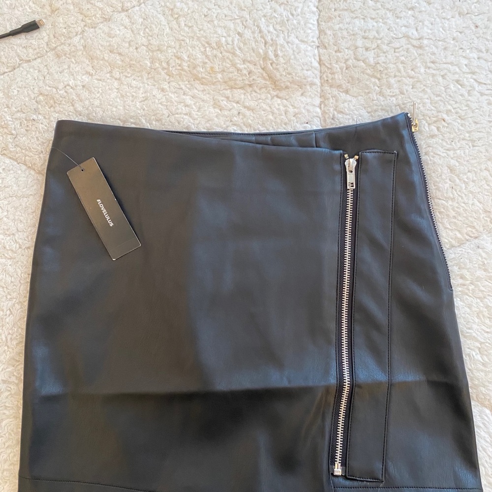 Lulus black leather skirt. Size SMALL